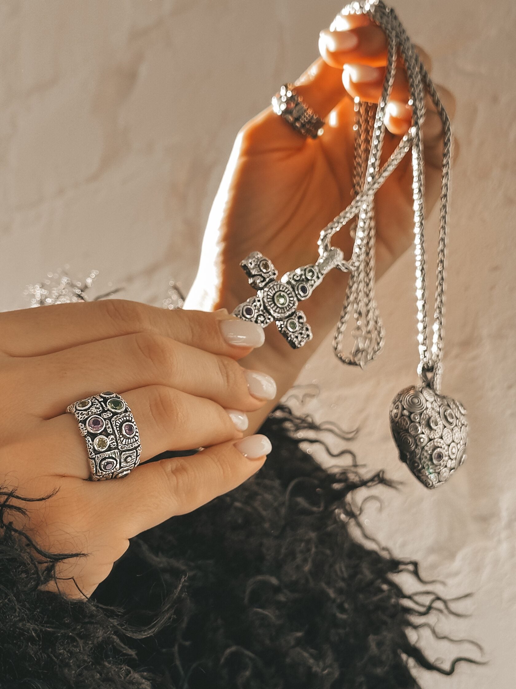 Averis Pendant